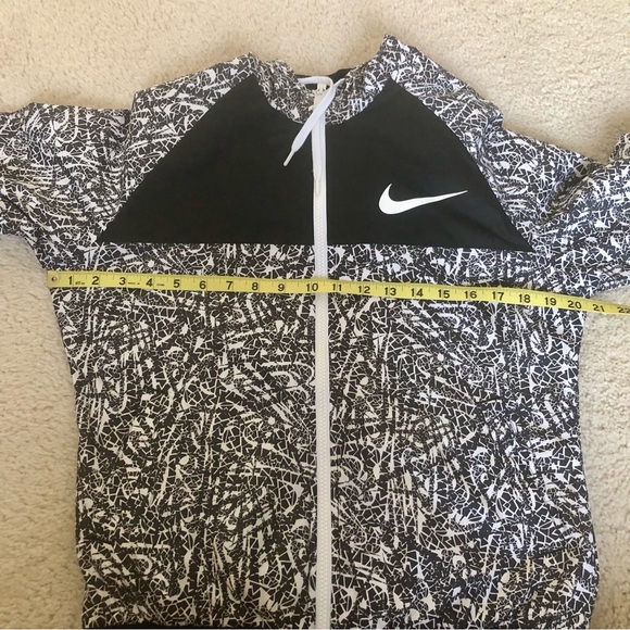 Women’s Nike Full Zip Hooded Jacket Windbreaker - Picture 9 of 13